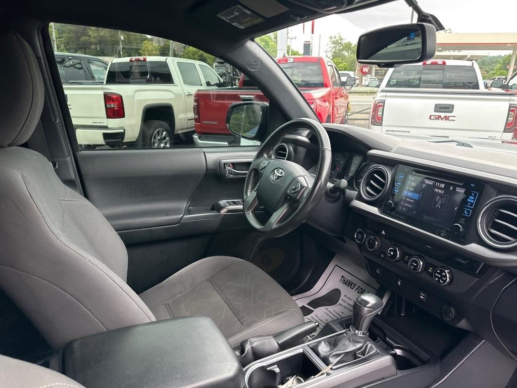Toyota Tacoma TRD Off Road Double Cab 5' Bed V6 4x4 MT (Natl) 2017