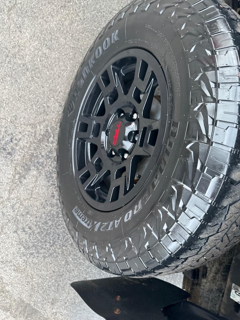 Toyota Tacoma TRD Off Road Double Cab 5' Bed V6 4x4 MT (Natl) 2017