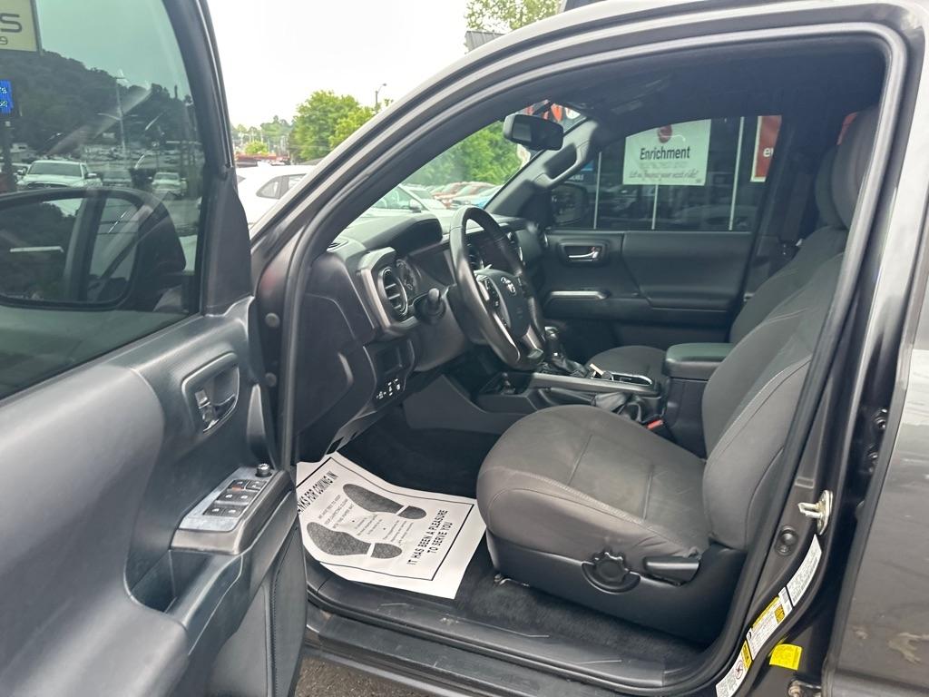 Toyota Tacoma TRD Off Road Double Cab 5' Bed V6 4x4 MT (Natl) 2017