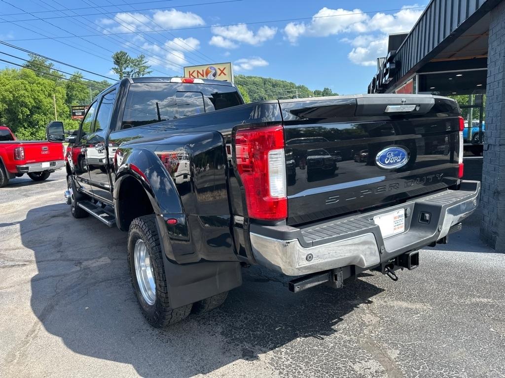 Ford Super Duty F-350 DRW King Ranch 4WD Crew Cab 8' Box 2017