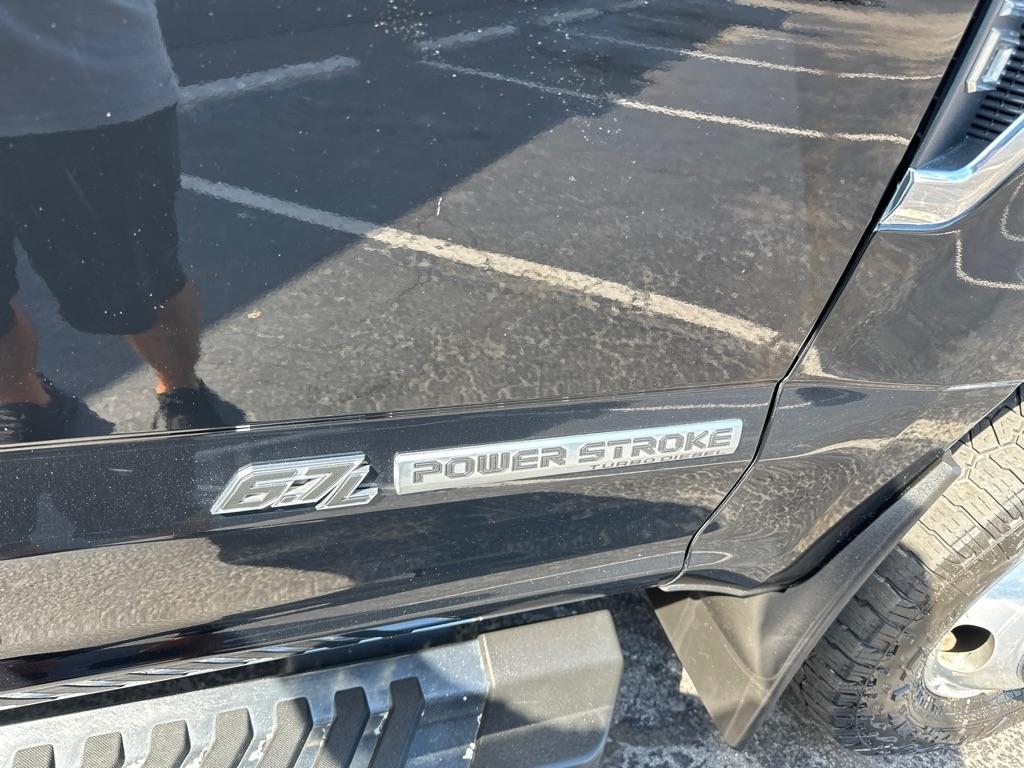 Ford Super Duty F-350 DRW King Ranch 4WD Crew Cab 8' Box 2017