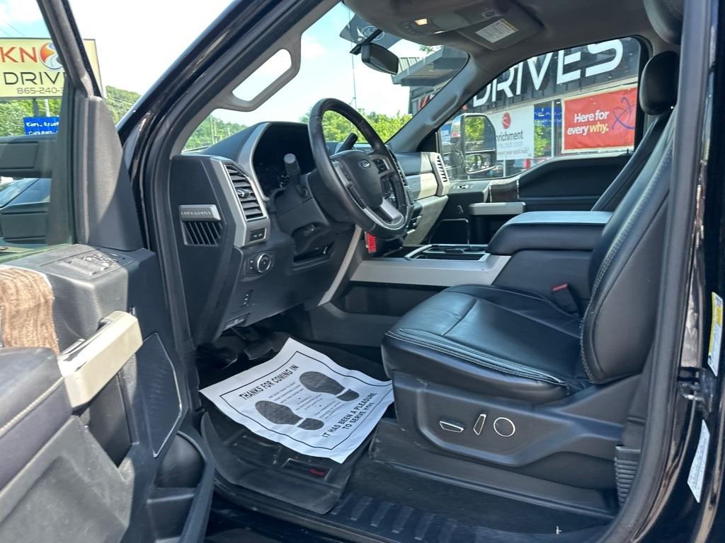 Ford Super Duty F-350 DRW King Ranch 4WD Crew Cab 8' Box 2017