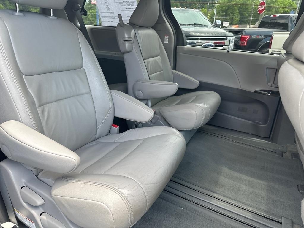 Toyota Sienna 5dr 8-Pass Van XLE Premium FWD (Natl) 2015