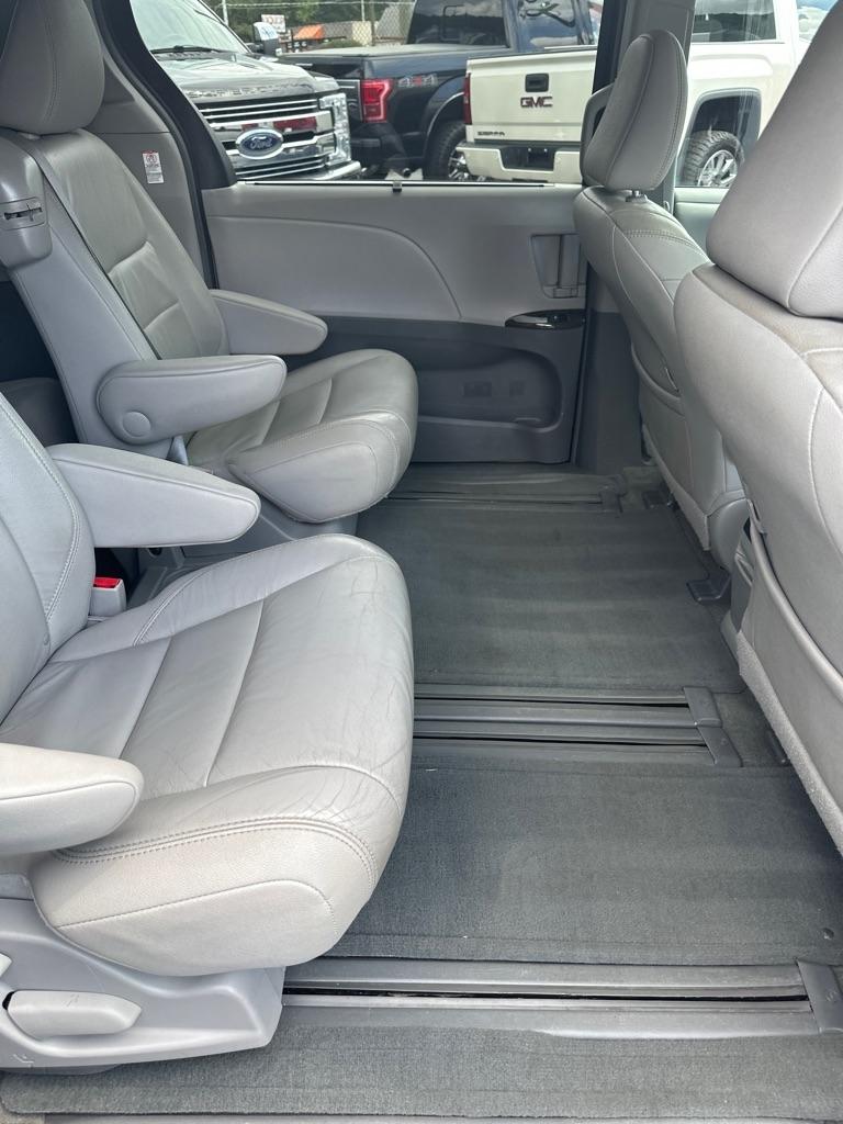 Toyota Sienna 5dr 8-Pass Van XLE Premium FWD (Natl) 2015