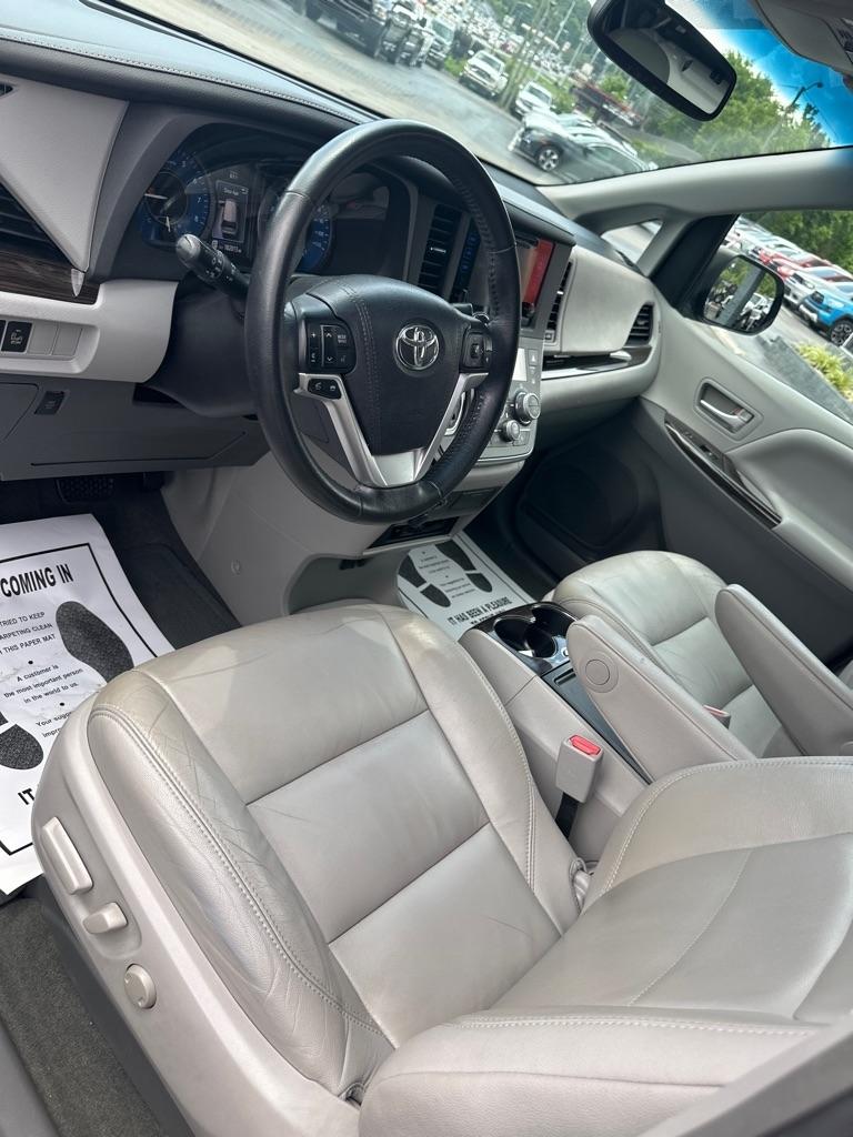 Toyota Sienna 5dr 8-Pass Van XLE Premium FWD (Natl) 2015