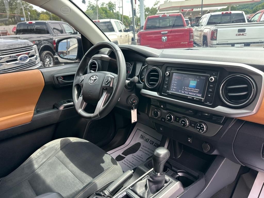 Toyota Tacoma TRD Off Road Double Cab 5' Bed V6 4x4 MT (Natl) 2017