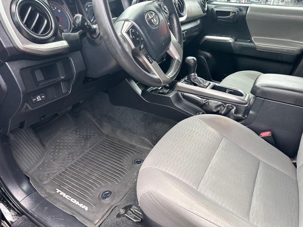 Toyota Tacoma TRD Off Road Double Cab 5' Bed V6 4x4 MT (Natl) 2017