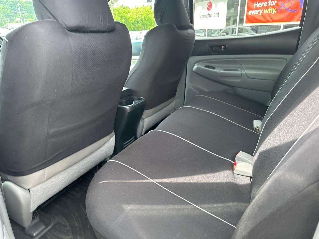 Toyota Tacoma 4WD Double Cab V6 MT (Natl) 2013