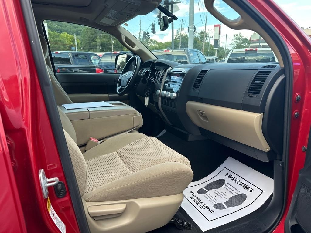 Toyota Tundra 4WD Truck CrewMax 5.7L FFV V8 6-Spd AT (Natl) 2012