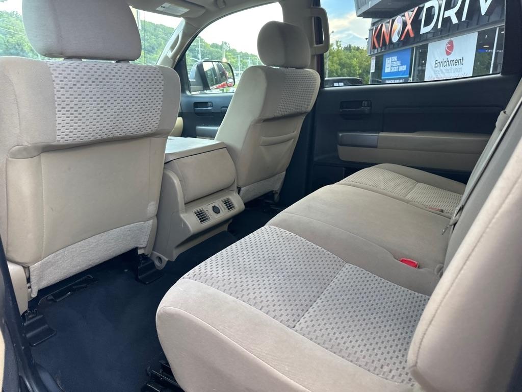 Toyota Tundra 4WD Truck CrewMax 5.7L FFV V8 6-Spd AT (Natl) 2012