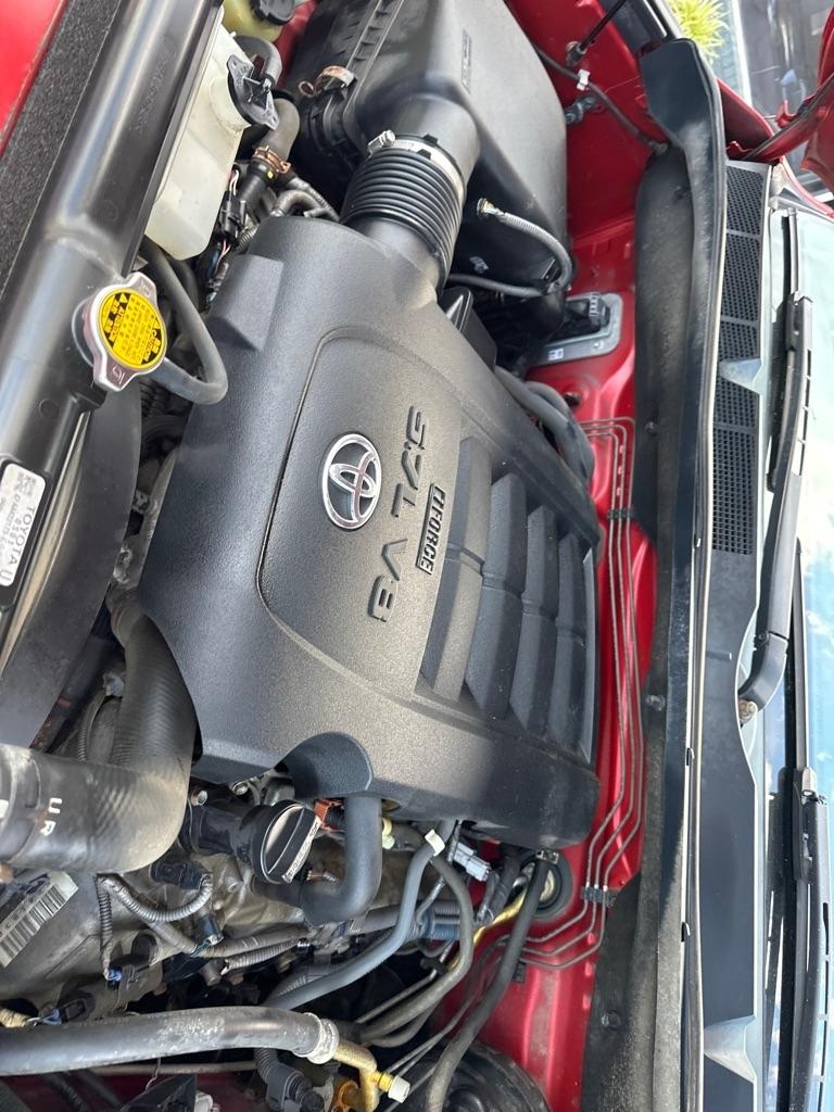 Toyota Tundra 4WD Truck CrewMax 5.7L FFV V8 6-Spd AT (Natl) 2012