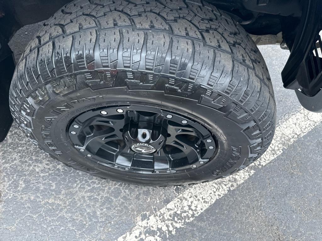 Toyota Tacoma 4WD Double LB V6 AT (Natl) 2011