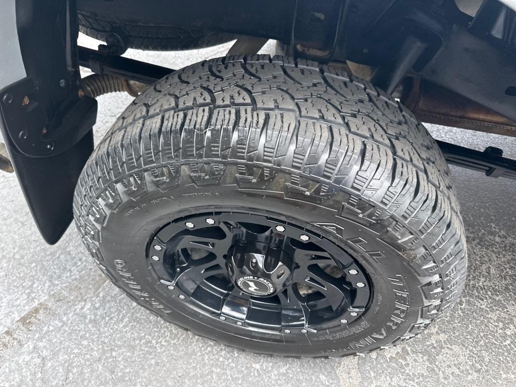 Toyota Tacoma 4WD Double LB V6 AT (Natl) 2011