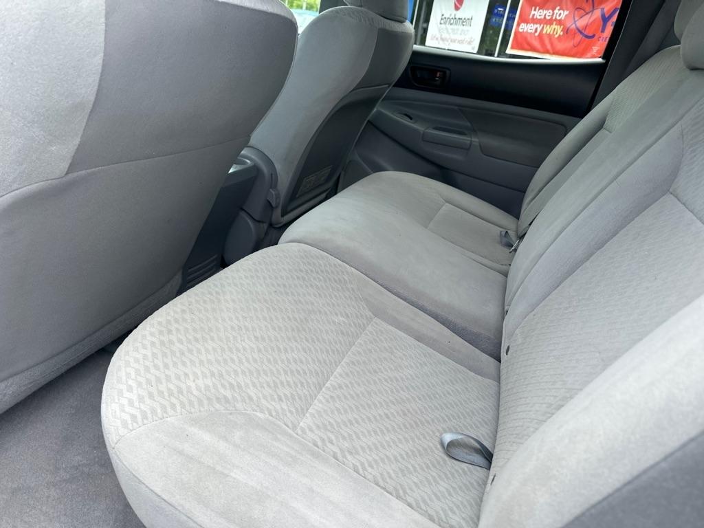 Toyota Tacoma 4WD Double LB V6 AT (Natl) 2011