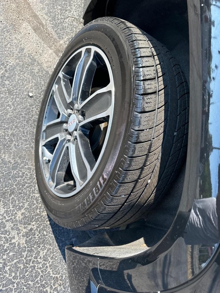 GMC Acadia AWD 4dr Denali 2017