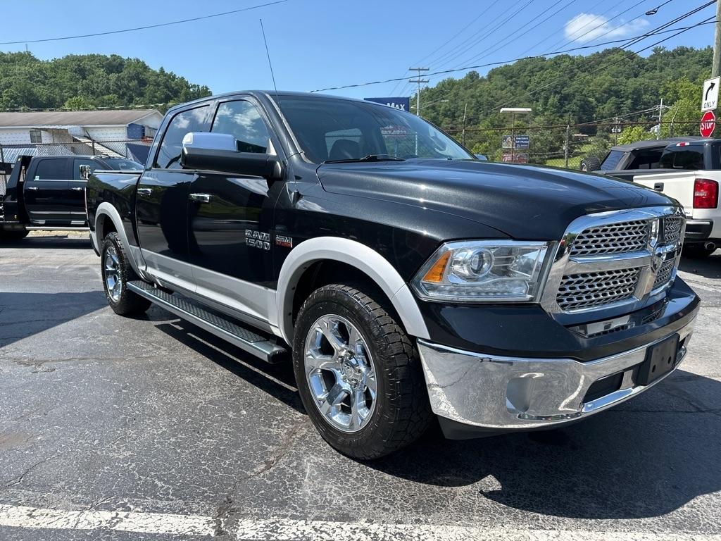RAM 1500 Laramie 4x4 Crew Cab 5'7" Box 2017
