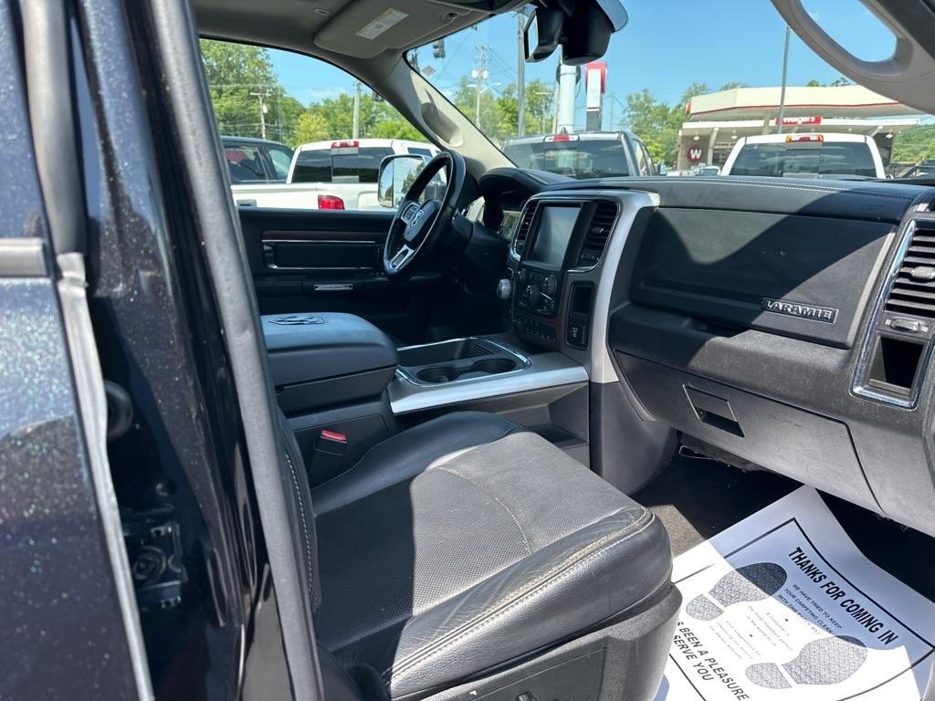 RAM 1500 Laramie 4x4 Crew Cab 5'7" Box 2017