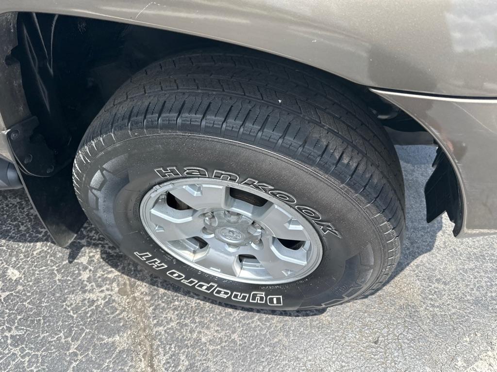 Toyota Tacoma 4WD Double Cab V6 MT (Natl) 2012