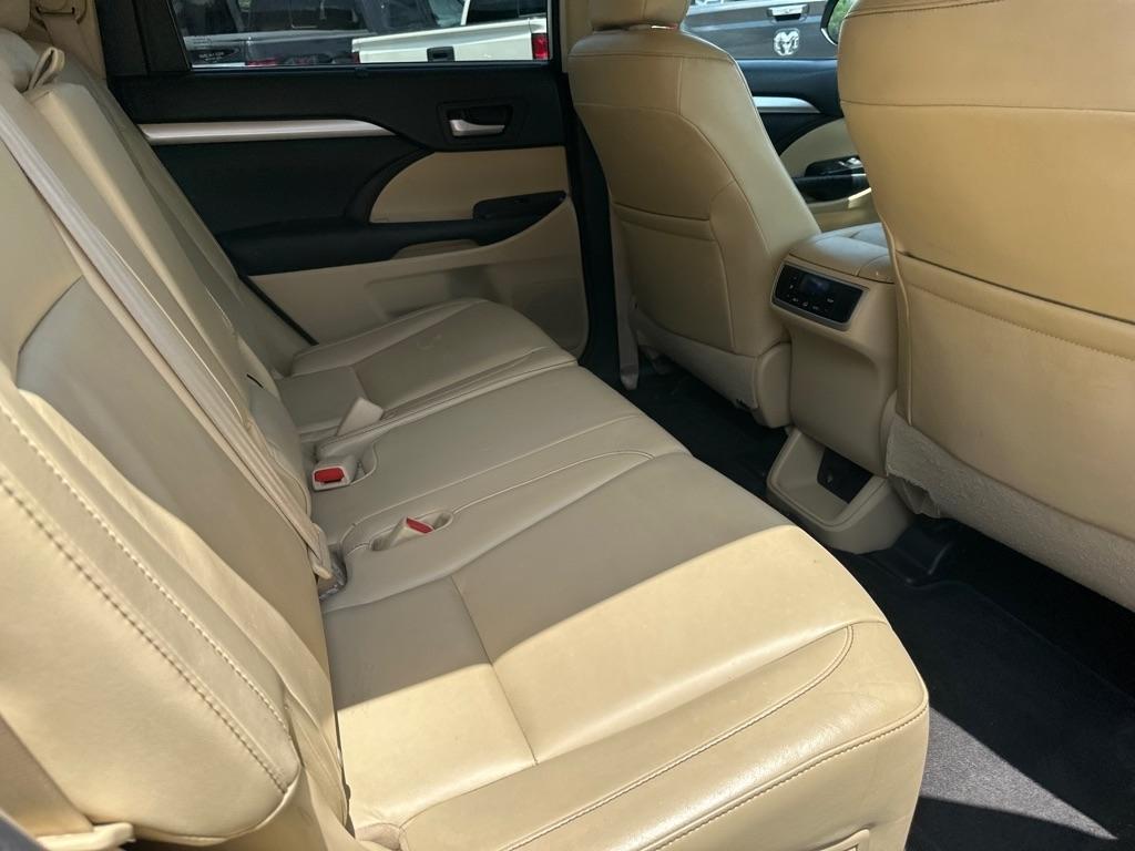 Toyota Highlander AWD 4dr V6 XLE (Natl) 2015