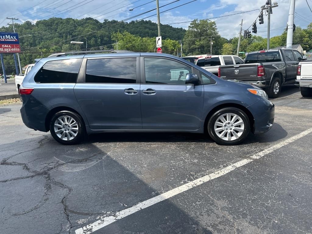 Toyota Sienna 5dr 7-Pass Van XLE Premium AWD (Natl) 2015