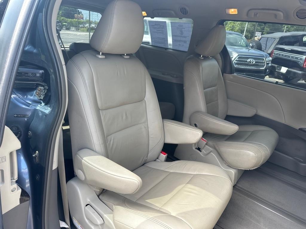 Toyota Sienna 5dr 7-Pass Van XLE Premium AWD (Natl) 2015