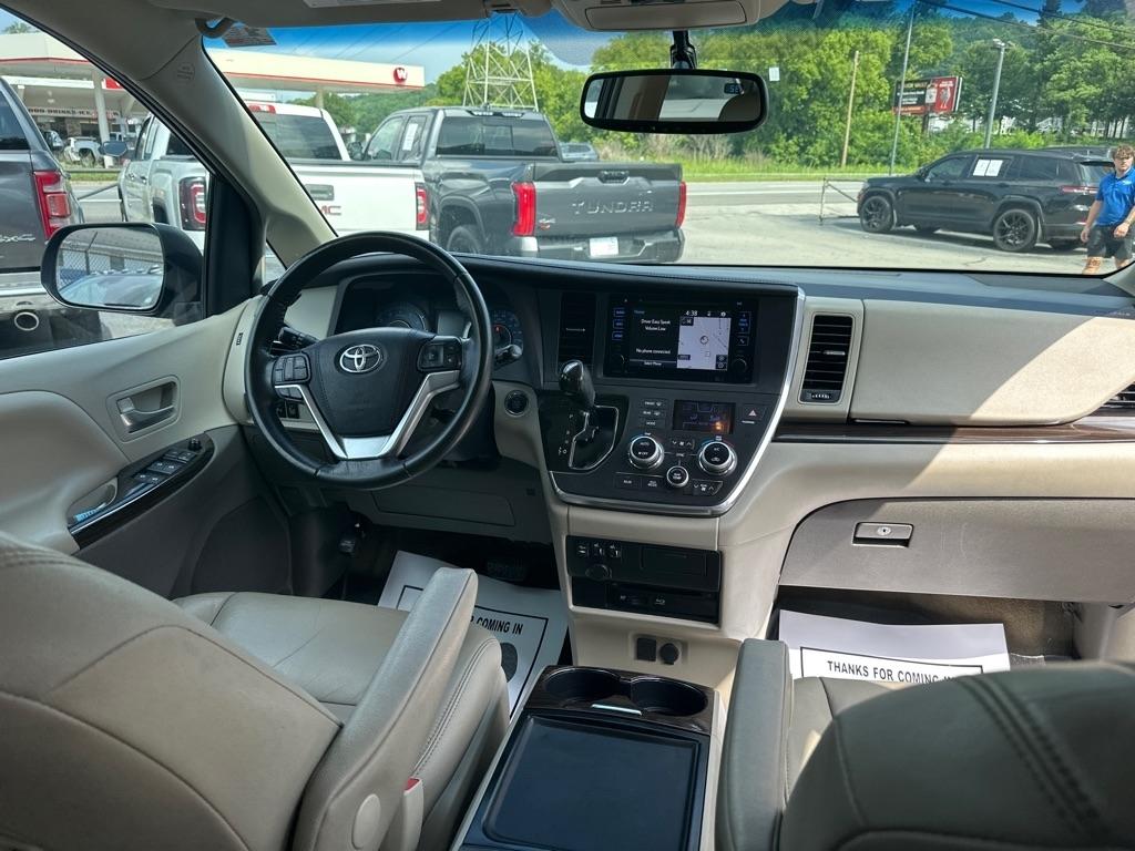 Toyota Sienna 5dr 7-Pass Van XLE Premium AWD (Natl) 2015