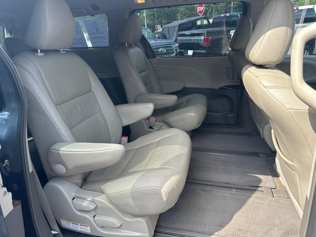 Toyota Sienna 5dr 7-Pass Van XLE Premium AWD (Natl) 2015