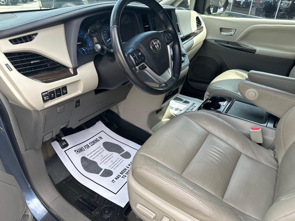 Toyota Sienna 5dr 7-Pass Van XLE Premium AWD (Natl) 2015