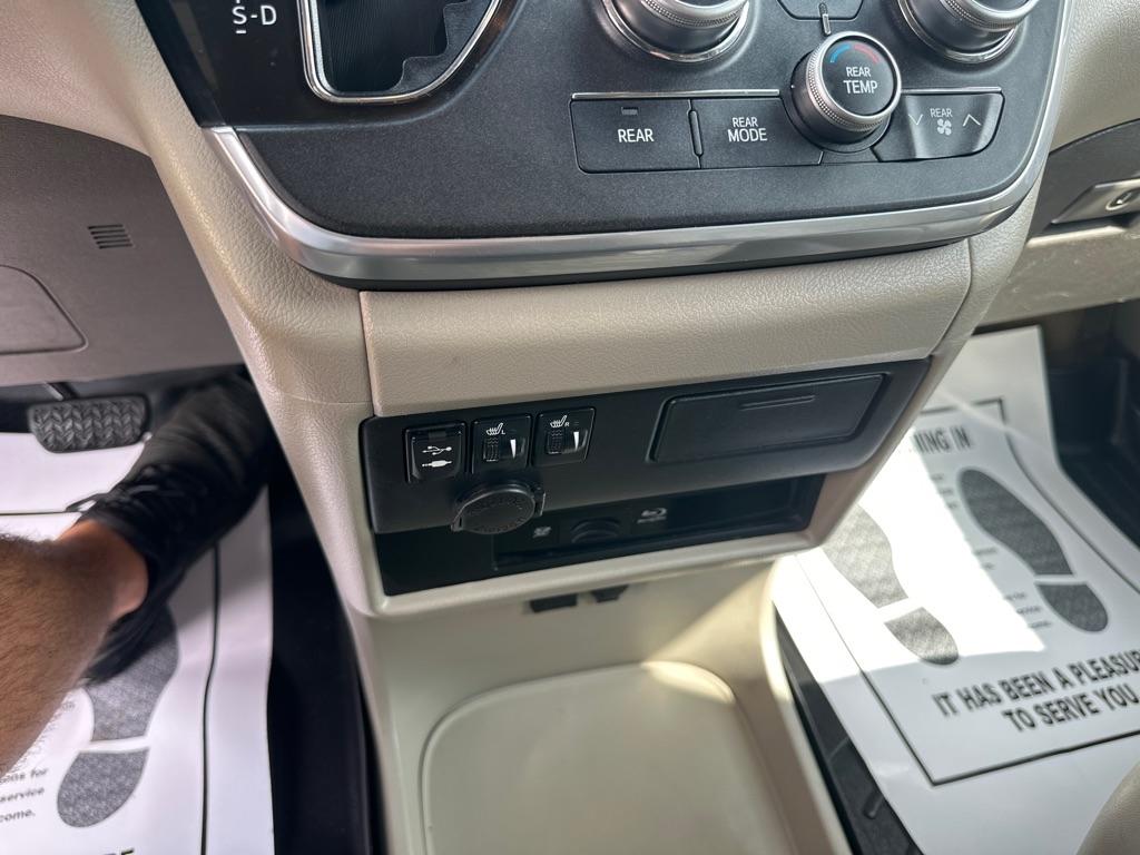 Toyota Sienna 5dr 7-Pass Van XLE Premium AWD (Natl) 2015