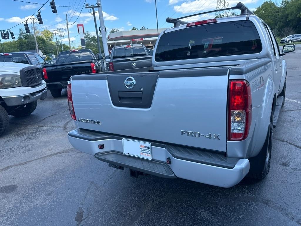 Nissan Frontier 4WD Crew Cab SWB Auto PRO-4X 2012