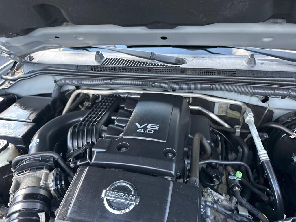 Nissan Frontier 4WD Crew Cab SWB Auto PRO-4X 2012