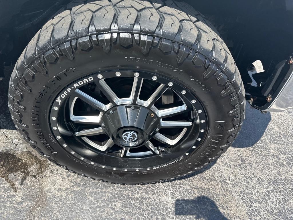 Toyota Tundra 4WD Truck CrewMax 5.7L V8 6-Spd AT Platinum (Natl) 2016