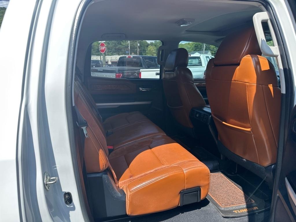 Toyota Tundra 4WD Truck CrewMax 5.7L V8 6-Spd AT Platinum (Natl) 2016