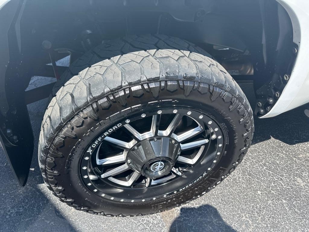 Toyota Tundra 4WD Truck CrewMax 5.7L V8 6-Spd AT Platinum (Natl) 2016