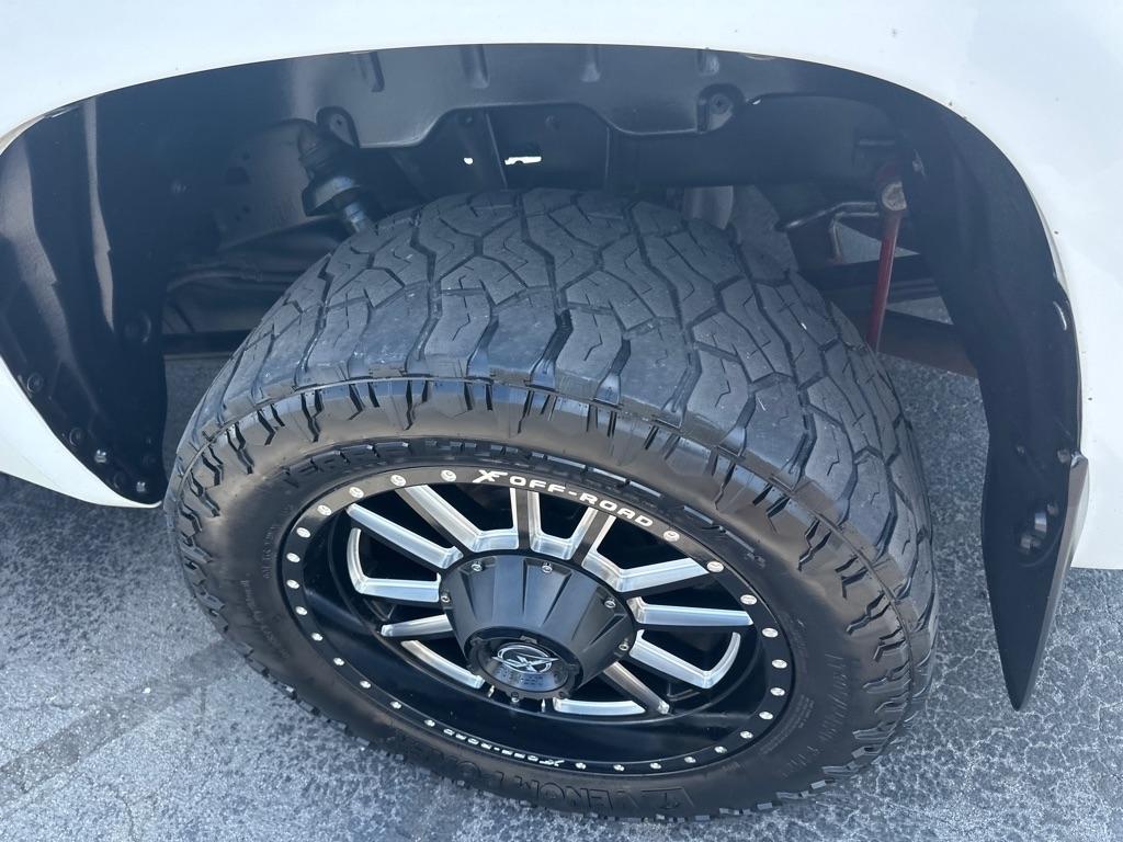 Toyota Tundra 4WD Truck CrewMax 5.7L V8 6-Spd AT Platinum (Natl) 2016