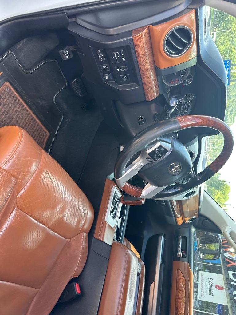 Toyota Tundra 4WD Truck CrewMax 5.7L V8 6-Spd AT Platinum (Natl) 2016