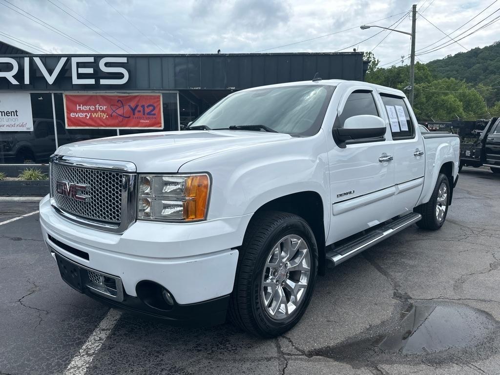 GMC Sierra 1500 4WD Crew Cab 143.5" Denali 2009