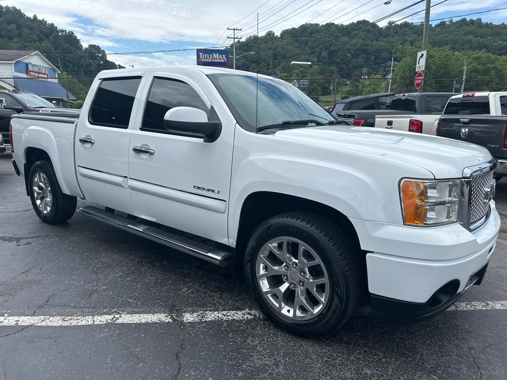GMC Sierra 1500 4WD Crew Cab 143.5" Denali 2009