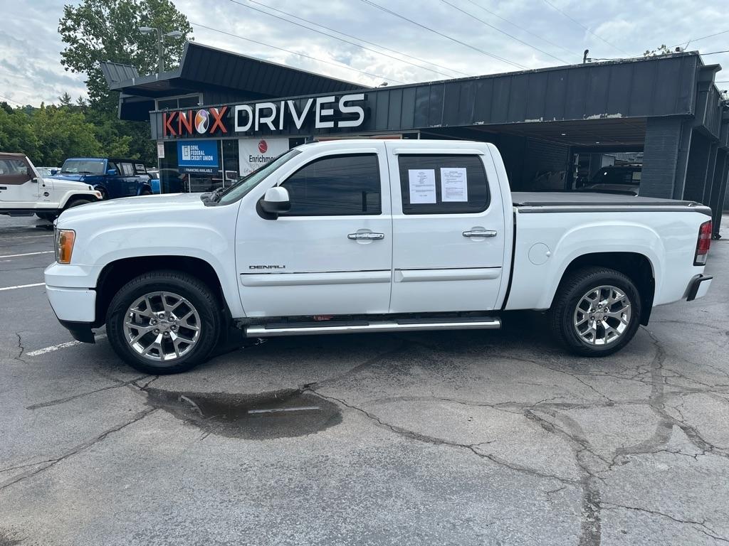 GMC Sierra 1500 4WD Crew Cab 143.5" Denali 2009