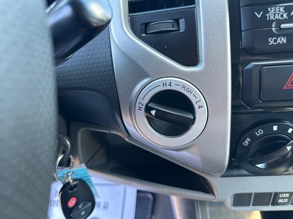 Toyota Tacoma 4WD Double Cab LB V6 AT (Natl) 2012