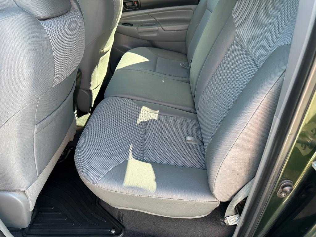 Toyota Tacoma 4WD Double Cab LB V6 AT (Natl) 2012