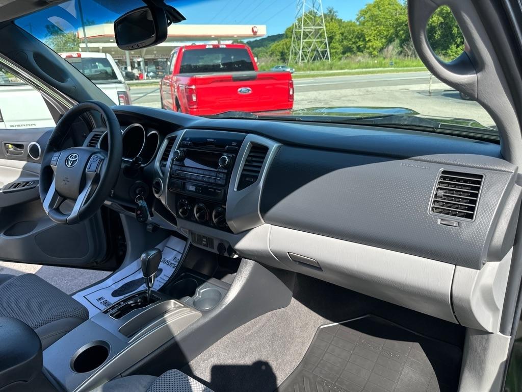 Toyota Tacoma 4WD Double Cab LB V6 AT (Natl) 2012
