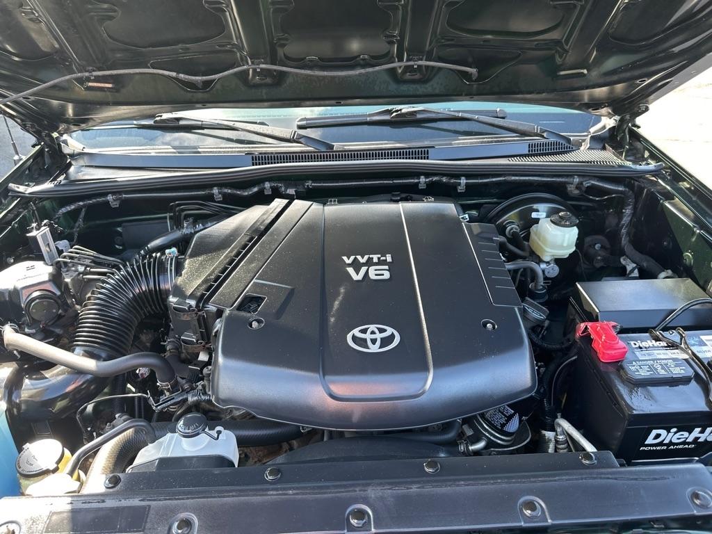 Toyota Tacoma 4WD Double Cab LB V6 AT (Natl) 2012