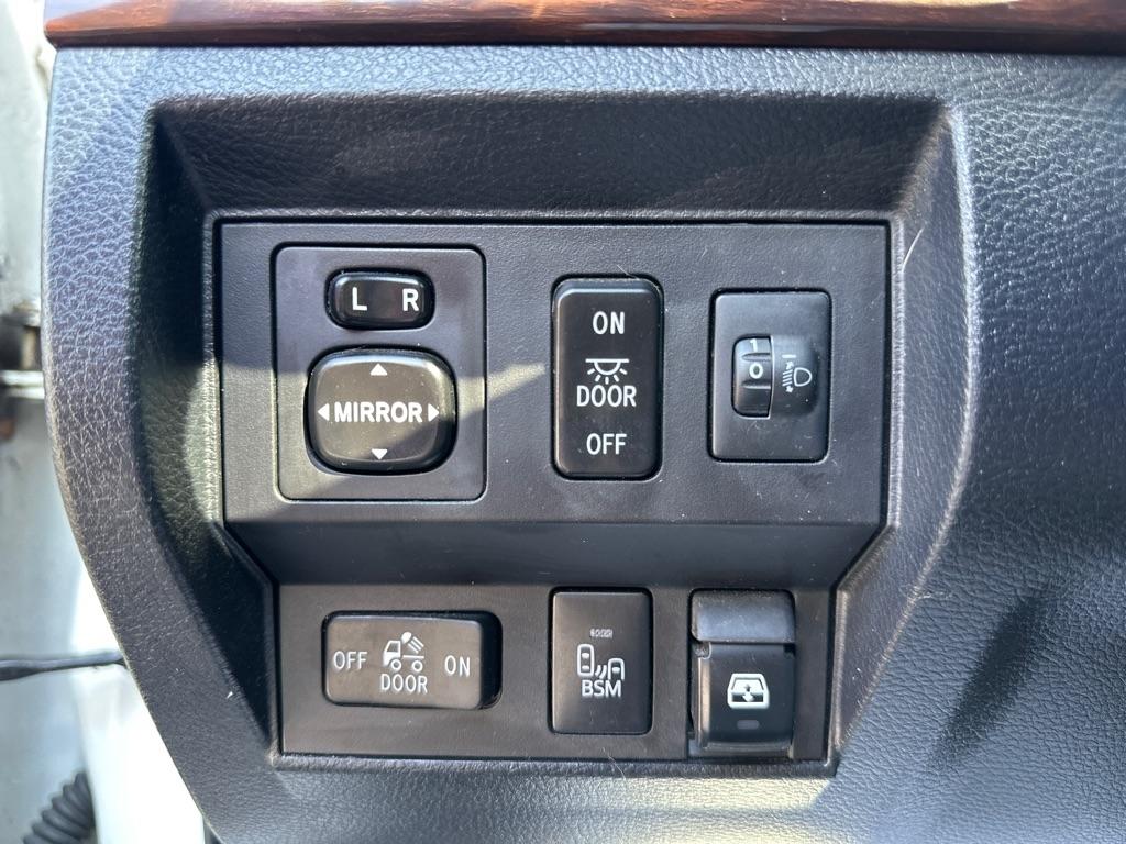 Toyota Tundra 4WD Limited CrewMax 5.5' Bed 5.7L (Natl) 2017