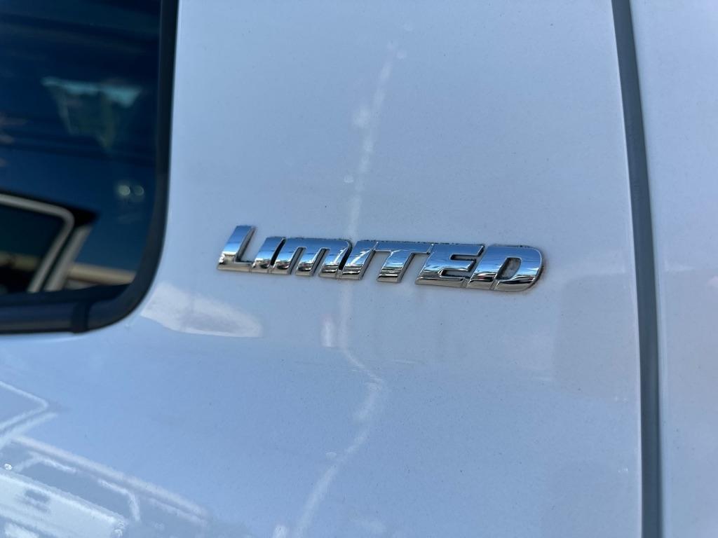 Toyota Tundra 4WD Limited CrewMax 5.5' Bed 5.7L (Natl) 2017