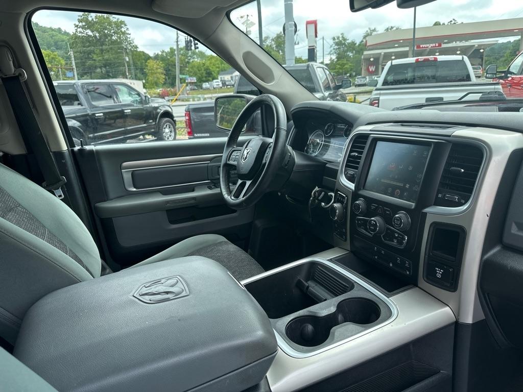 RAM 1500 4WD Crew Cab 140.5" Big Horn 2016