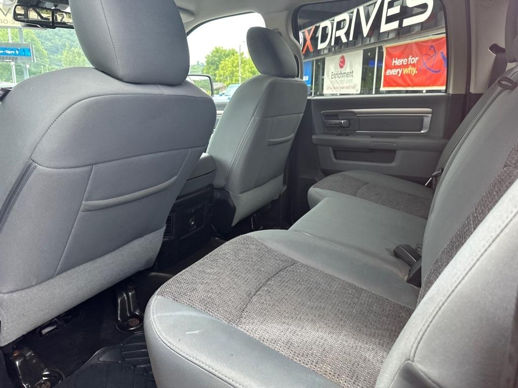 RAM 1500 4WD Crew Cab 140.5" Big Horn 2016