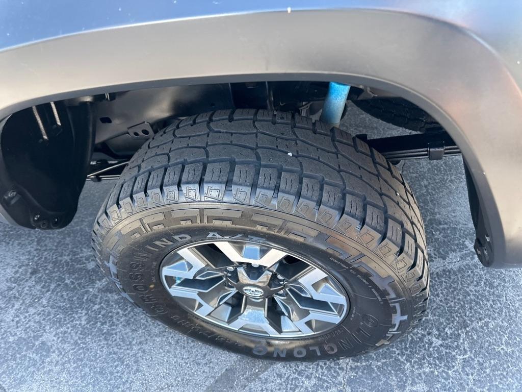 Toyota Tacoma TRD Off Road Double Cab 5' Bed V6 4x2 AT (Natl) 2017