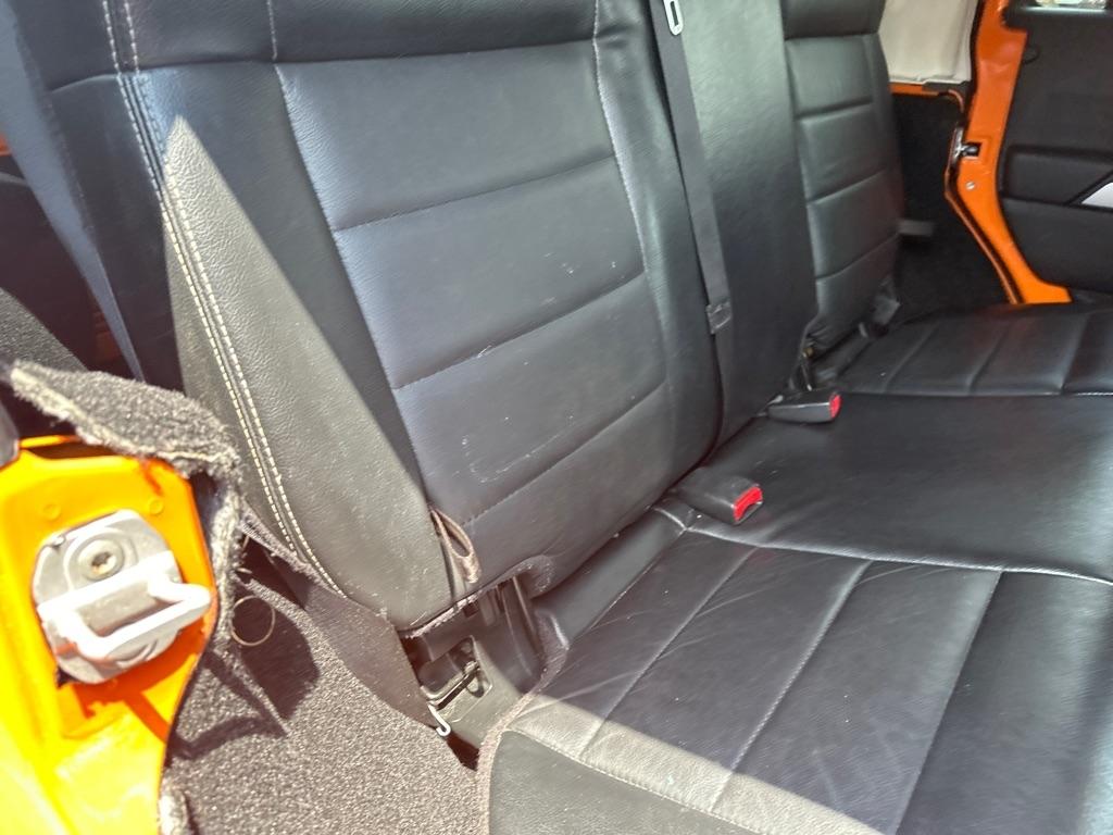 Jeep Wrangler Unlimited 4WD 4dr Sahara 2012