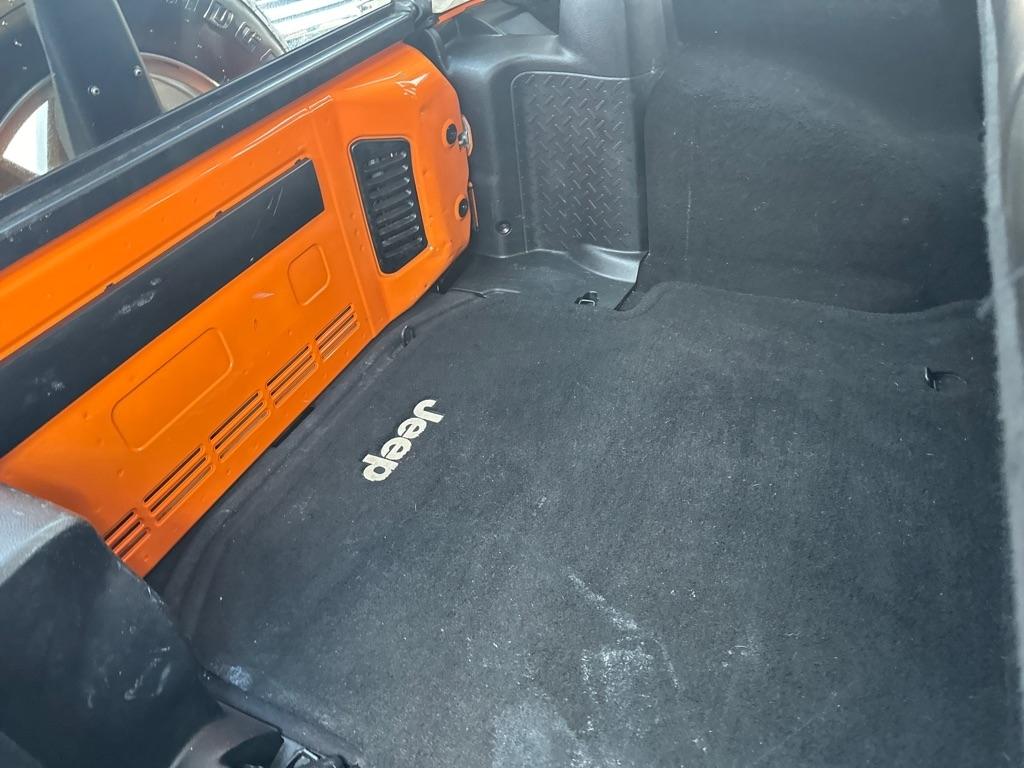 Jeep Wrangler Unlimited 4WD 4dr Sahara 2012